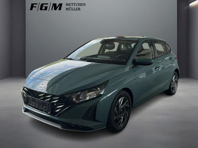 Grün Neu 2025 Hyundai i20 Trend Limousine | 20.888 € (Fairer Preis) - Bild 1/4