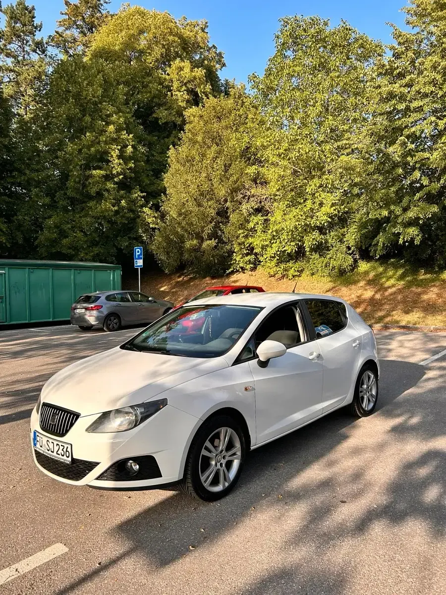 Gebraucht Seat Ibiza 86 PS (63 kW) 2012 Weiß Kleinwagen