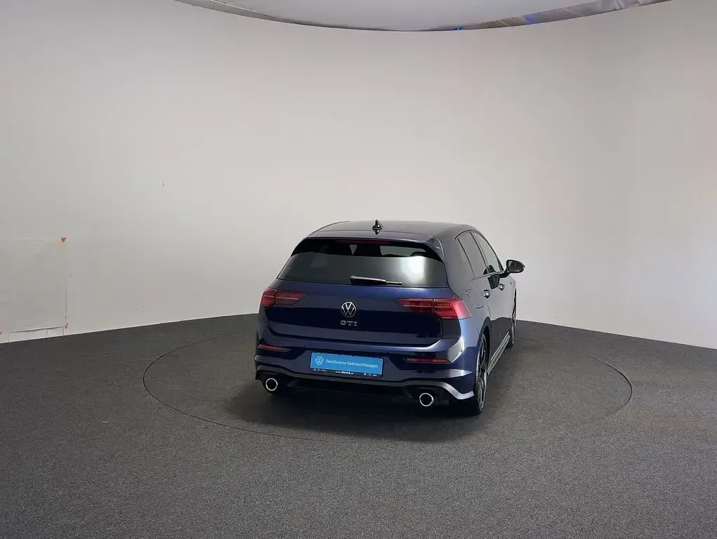 Gebraucht VW Golf VIII GTI 245 PS (180 kW) 2024 Blau Limousine