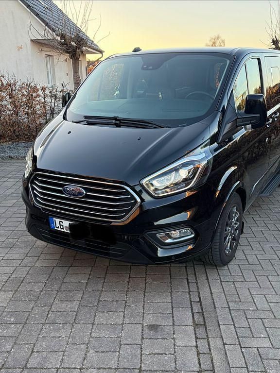 Gebraucht Ford Tourneo 185 PS (136 kW) 2020 Schwarz Van / Kleinbus