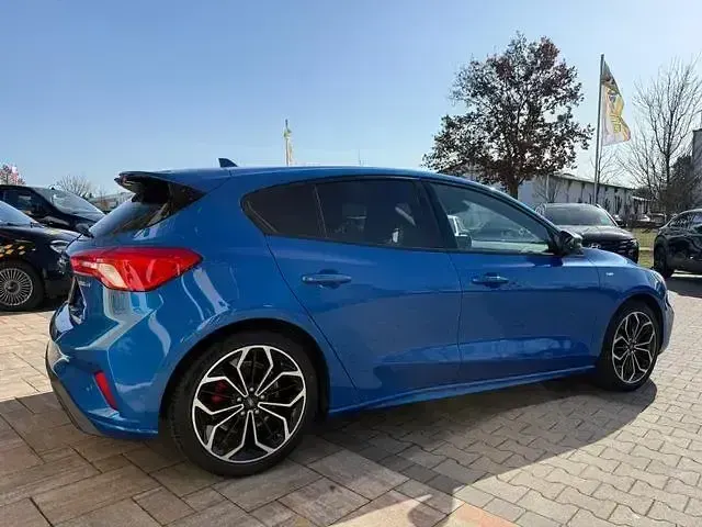 Gebraucht Ford Focus ST-Line X 155 PS (114 kW) 2021 Blau Limousine