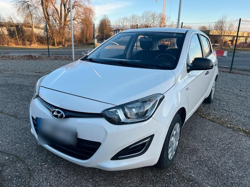 Weiß Gebraucht 2013 Hyundai i20 Kleinwagen | 2.699 € (Fairer Preis) - Bild 1/4