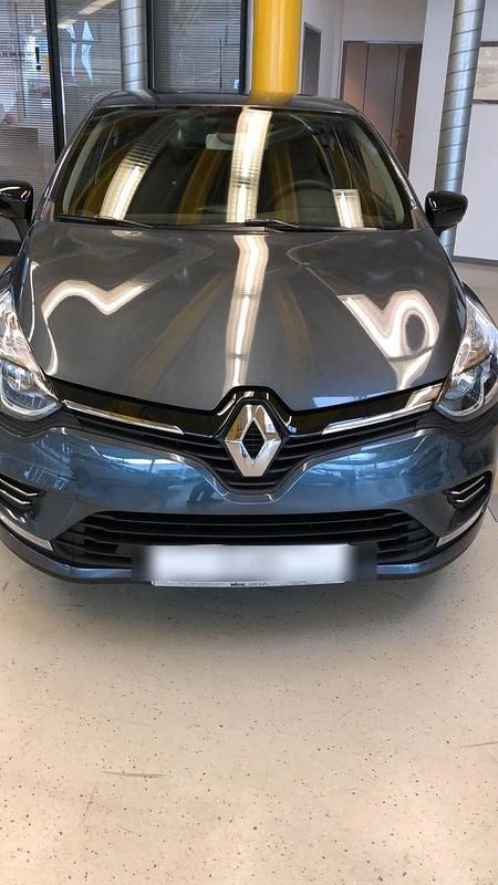 Grau Gebraucht 2018 Renault Clio IV Intens Kleinwagen | 10.000 € (Fairer Preis) - Bild 1/4