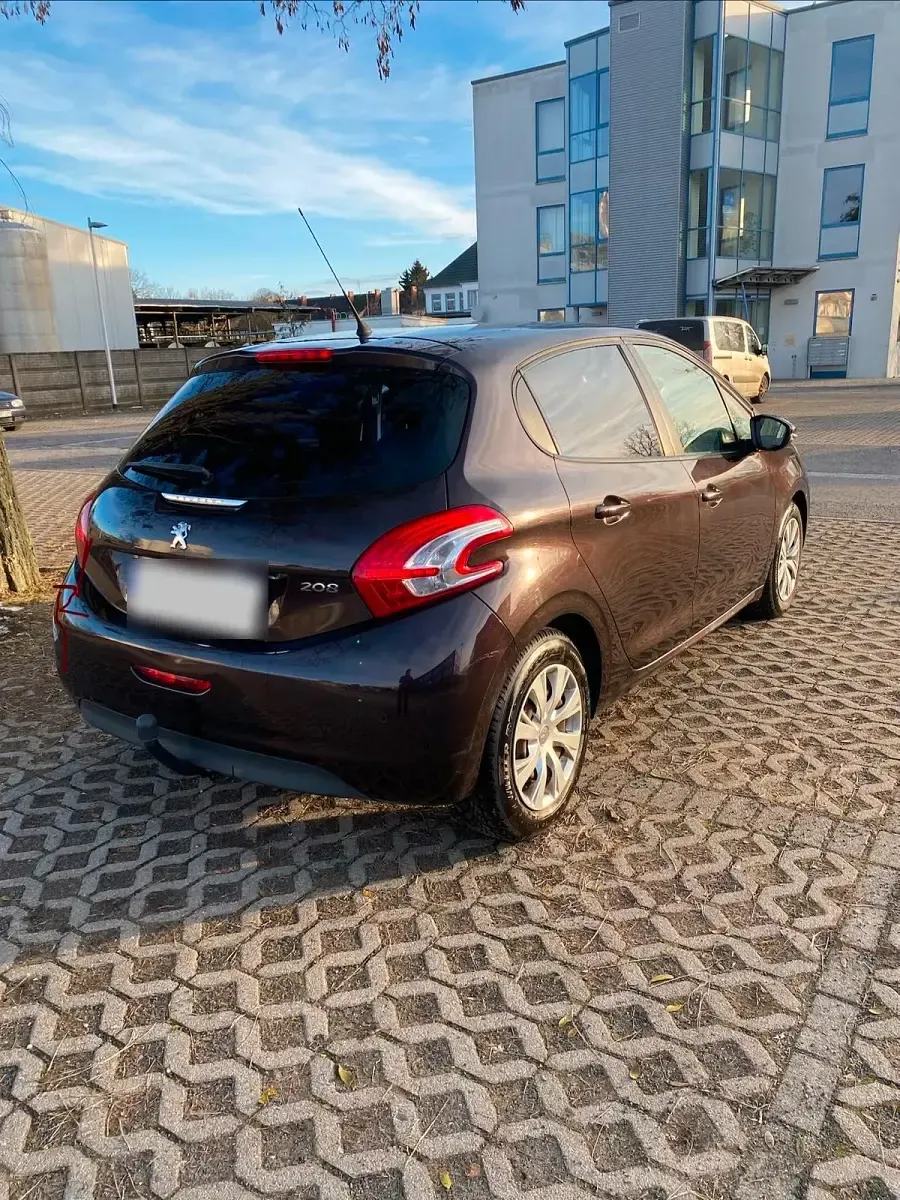 Gebraucht Peugeot 208 Active 95 PS (69 kW) 2012 Braun Kleinwagen
