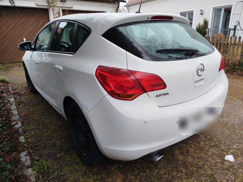 Gebraucht Opel Astra 120 PS (88 kW) 2010 Weiß Limousine