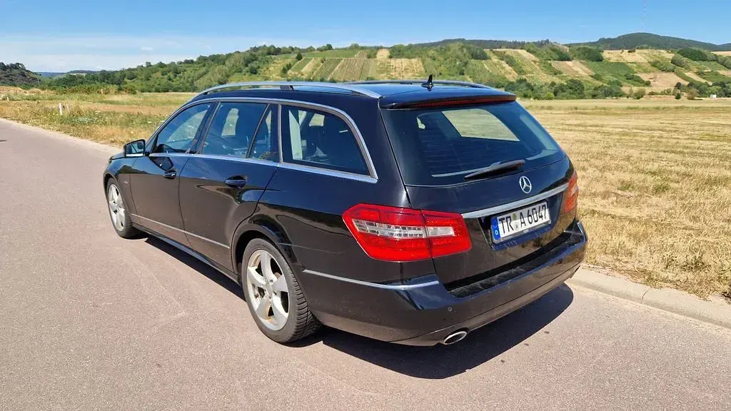 Gebraucht Mercedes E350 231 PS (169 kW) 2009 Schwarz Limousine