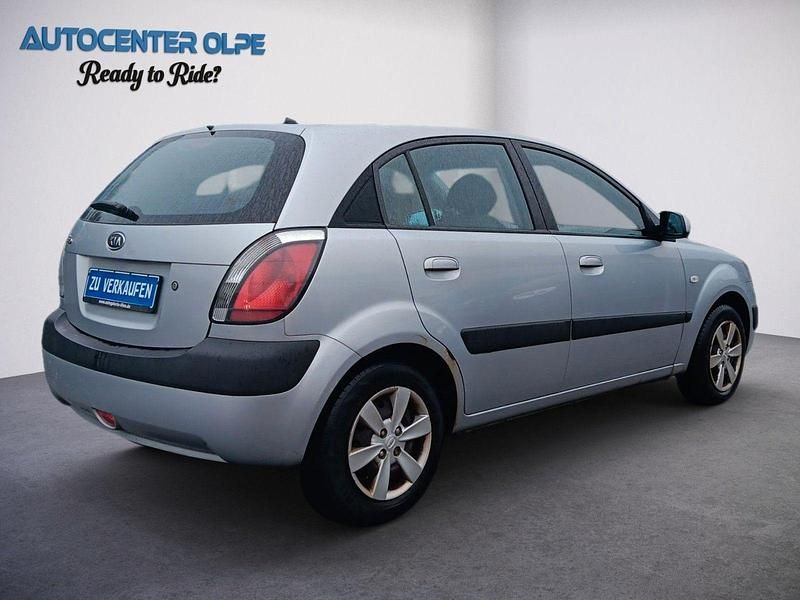 Gebraucht Kia Rio 97 PS (71 kW) 2009 Silber Kleinwagen