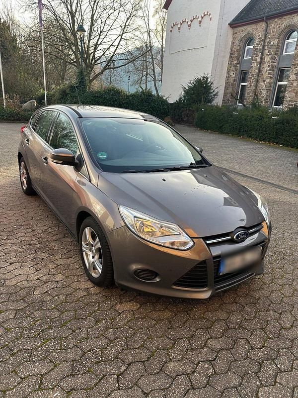 Gebraucht Ford Focus 100 PS (73 kW) 2014 Braun Limousine