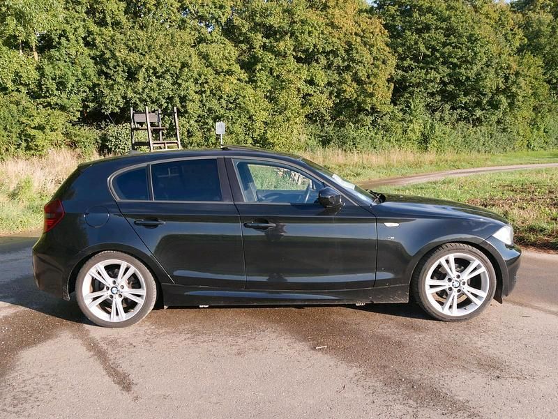 Schwarz Gebraucht 2010 BMW 118 M Sport Kleinwagen | 4.950 € (Fairer Preis) - Bild 1/4