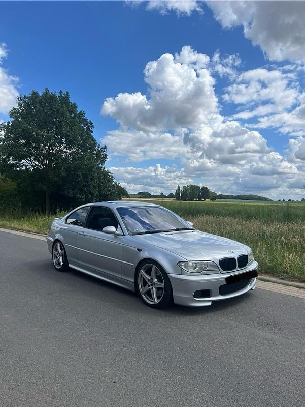 Silber Gebraucht 2004 BMW 330 Coupé | 9.500 € (Fairer Preis) - Bild 1/4