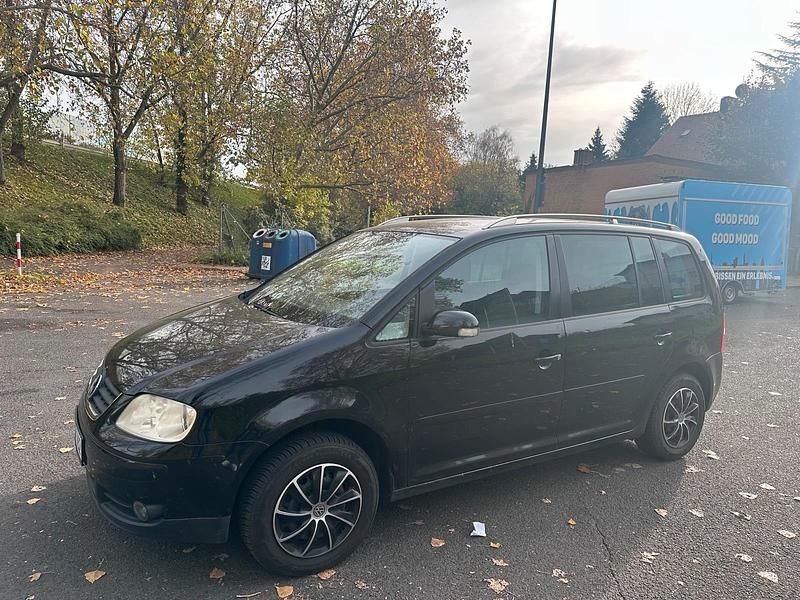 Schwarz Gebraucht 2004 VW Touran Van / Kleinbus | 1.000 € (Guter Preis) - Bild 1/4