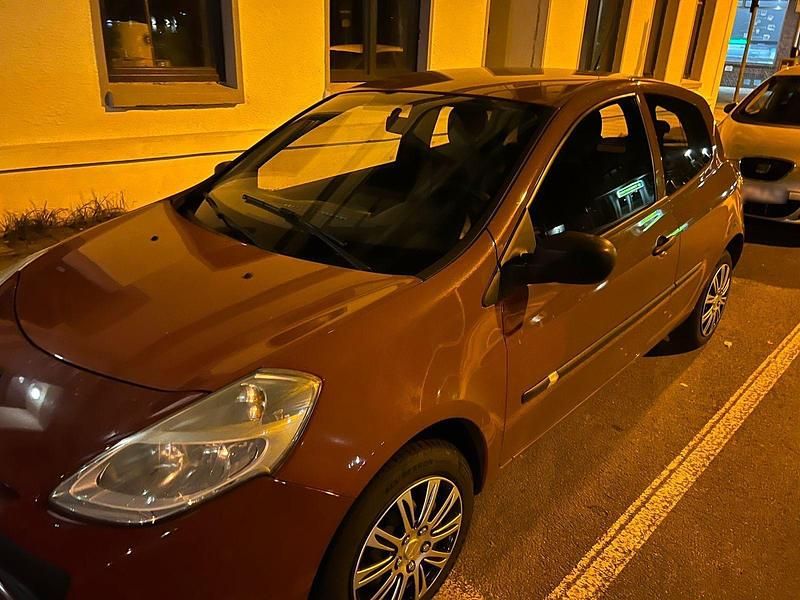 Gebraucht Renault Clio II 75 PS (55 kW) 2009 Rot Kleinwagen