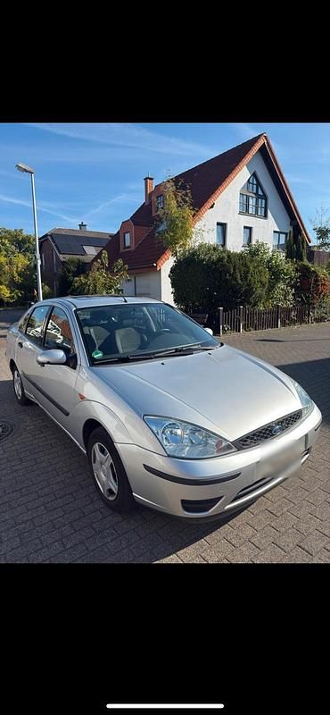 Silber Gebraucht 2003 Ford Focus Limousine | 1.590 € - Bild 1/4