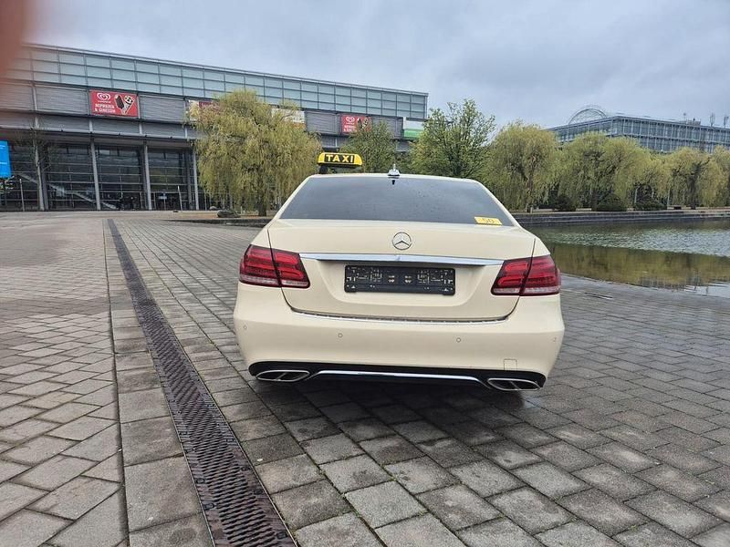 Gebraucht Mercedes E200 136 PS (100 kW) 2014 Beige Limousine