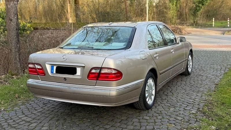 Gebraucht Mercedes E320 Elegance 224 PS (164 kW) 2001 Beige Limousine