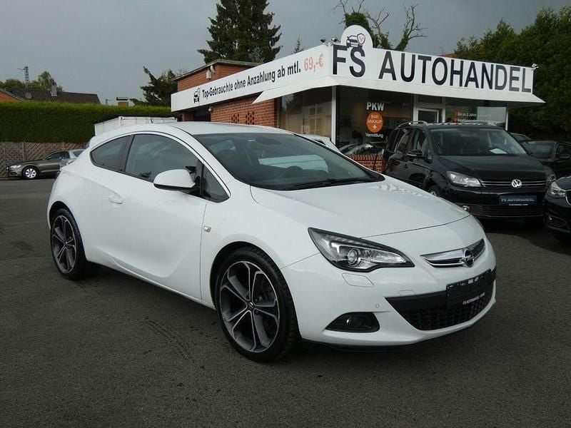 Weiß Gebraucht 2012 Opel Astra GTC Innovation Limousine | 4.999 € (Fairer Preis) - Bild 1/4