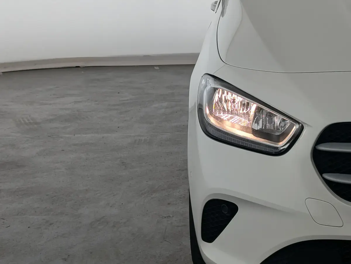 Gebraucht Mercedes B180 136 PS (100 kW) 2022 Weiß Van / Kleinbus