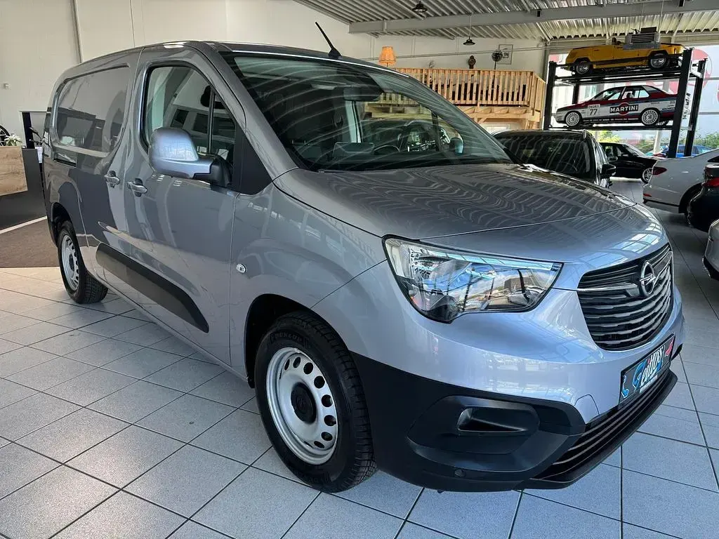 Używany Opel Combo 131 KM (96 kW) 2021 Szary Minivan
