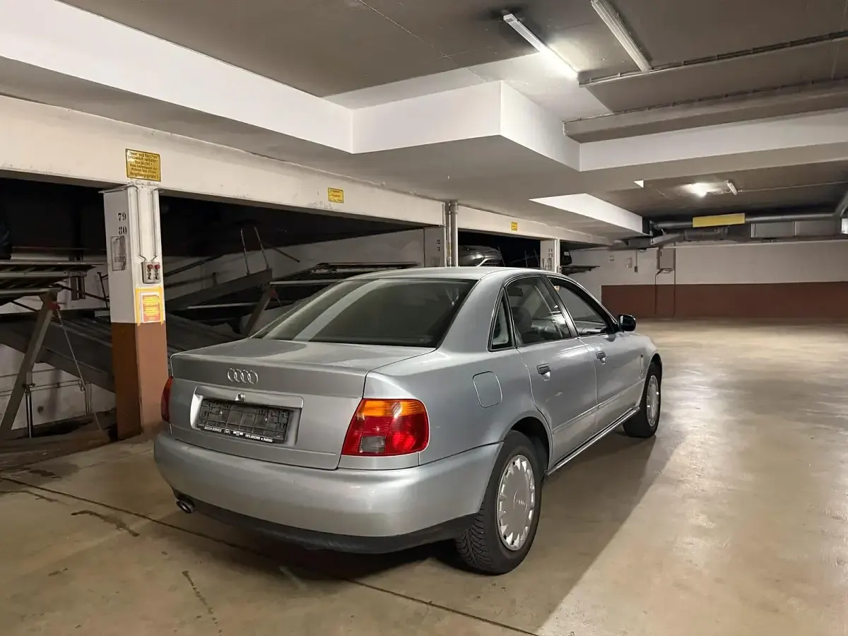 Second-hand Audi A4 102 CP (75 kW) 1998 Argintiu Berlinǎ