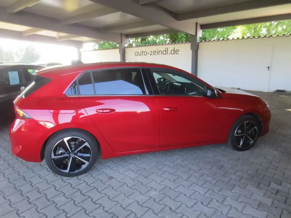 Gebraucht Opel Astra Elegance 131 PS (96 kW) 2023 Kardiorot Kleinwagen