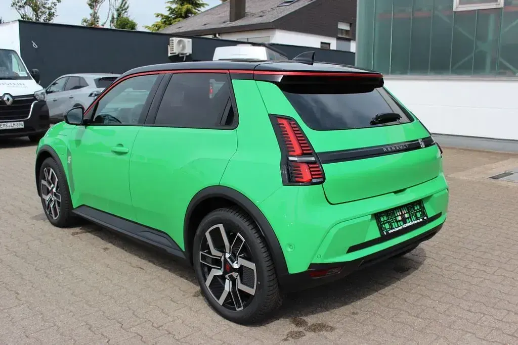 Neu Renault R5 Urban 88 kW (120 PS) 2026 Pop green / schwarzes dach Kleinwagen