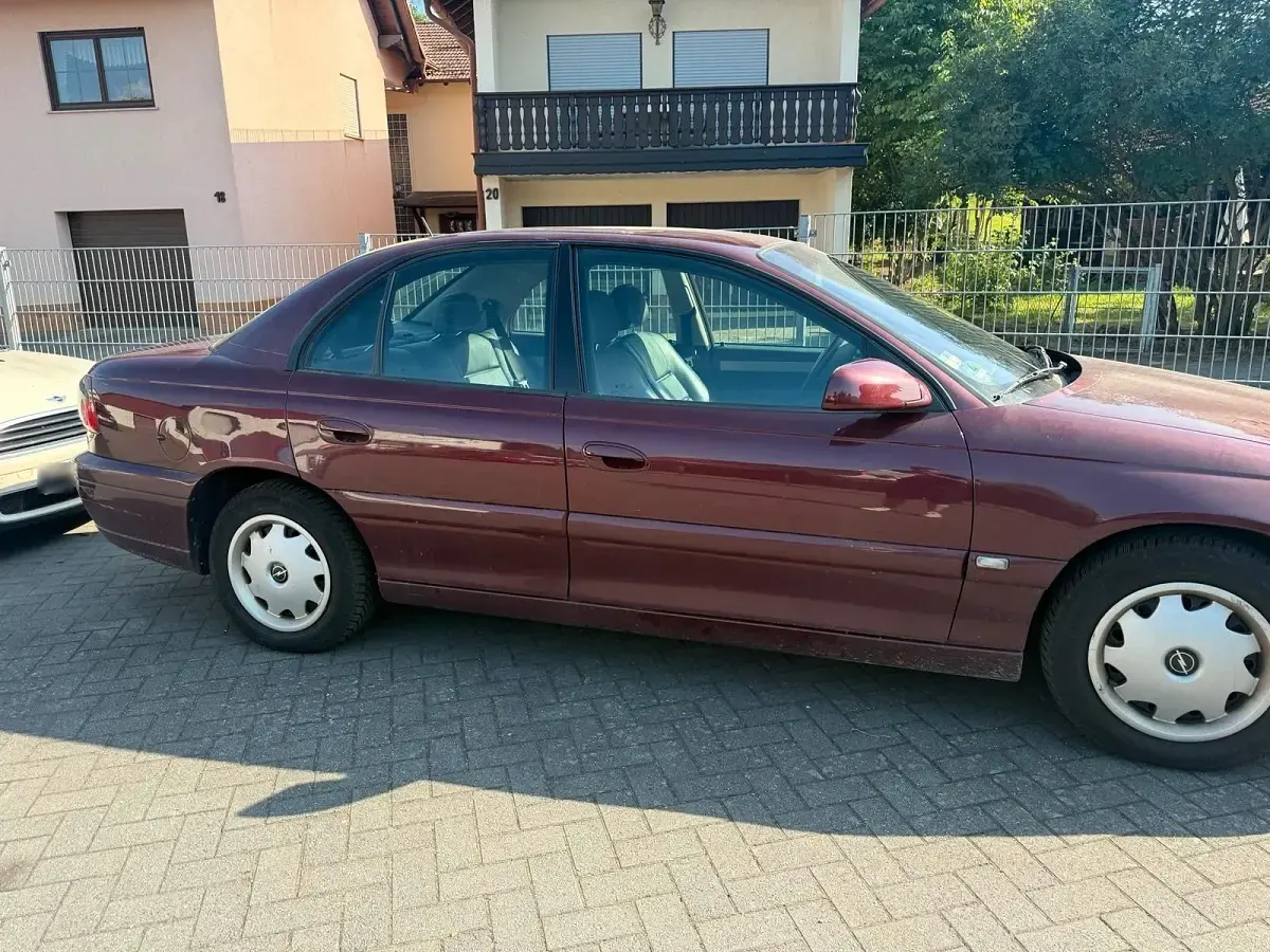 Gebraucht Opel Omega 180 PS (132 kW) 2002 Rot Limousine