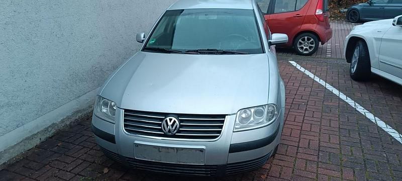 Silber Gebraucht 2001 VW Passat Basis Limousine | 1.500 € (Fairer Preis) - Bild 1/4