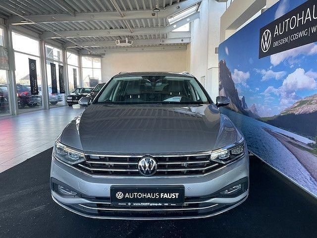 Gebraucht VW Passat Elegance 200 PS (147 kW) 2021 Silber metallic Kombi