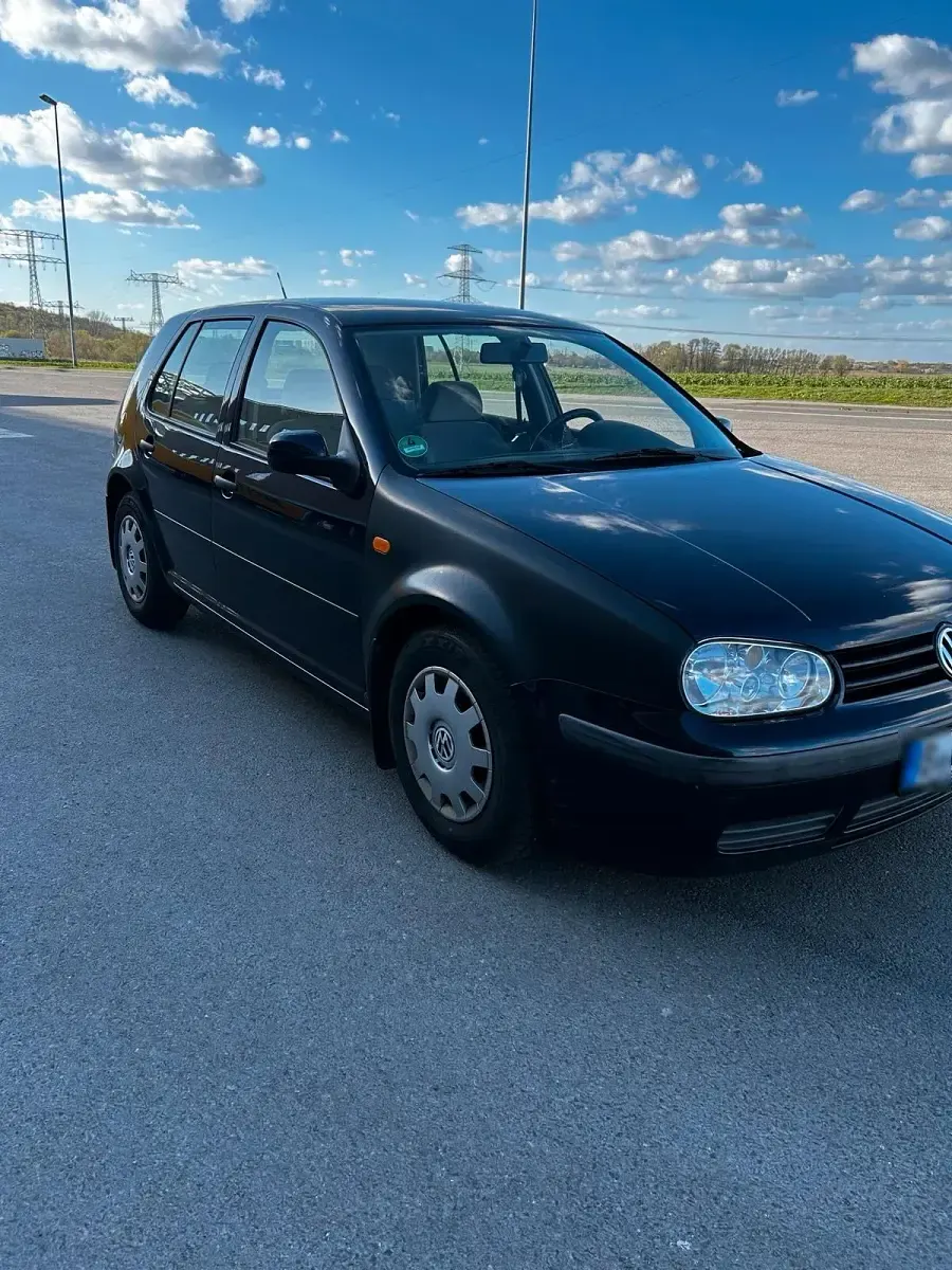 Second-hand VW Golf IV 101 CP (74 kW) 1998 Albastru Hatchback