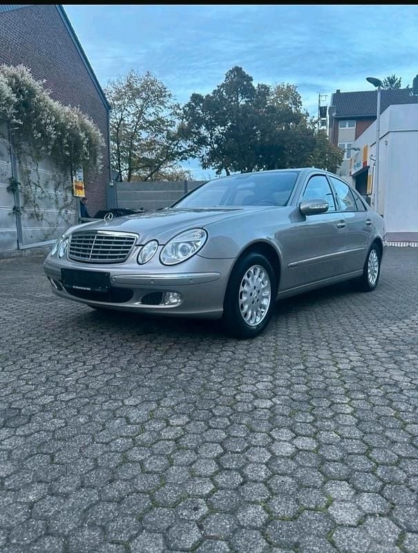 Gebraucht Mercedes E240 177 PS (130 kW) 2004 Grau Limousine