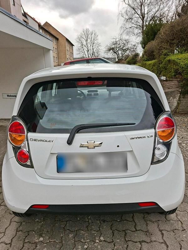 Gebraucht Chevrolet Spark 60 PS (44 kW) 2011 Weiß Kleinwagen