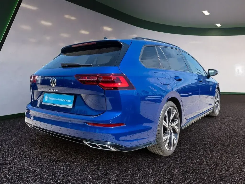 Gebraucht VW Golf VIII R-line 150 PS (110 kW) 2023 Blau / lapiz blue (metallic) Kombi