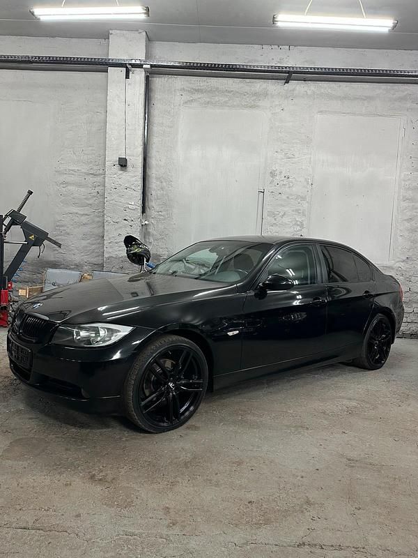Gebraucht BMW 318 143 PS (105 kW) 2007 Schwarz Limousine