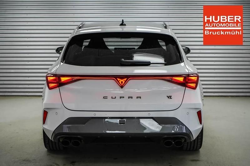 Gebraucht Cupra Leon VZ 333 PS (244 kW) 2025 Glacial white metallic (2y) Kombi