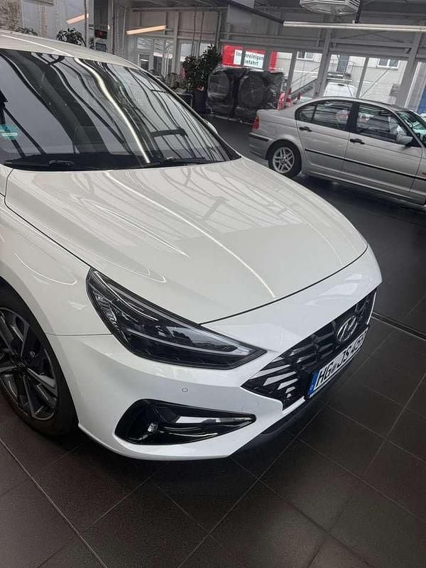 Gebraucht Hyundai i30 Trend 160 PS (117 kW) 2023 Weiß Limousine