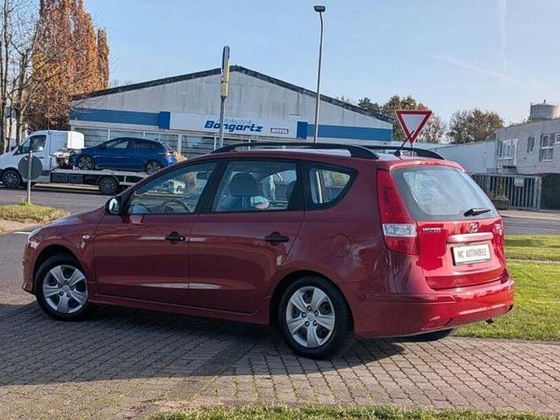 Gebraucht Hyundai i30 Classic 109 PS (80 kW) 2012 Rot Kombi