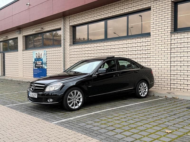 Schwarz Gebraucht 2008 Mercedes C220 Limousine | 4.750 € - Bild 1/4