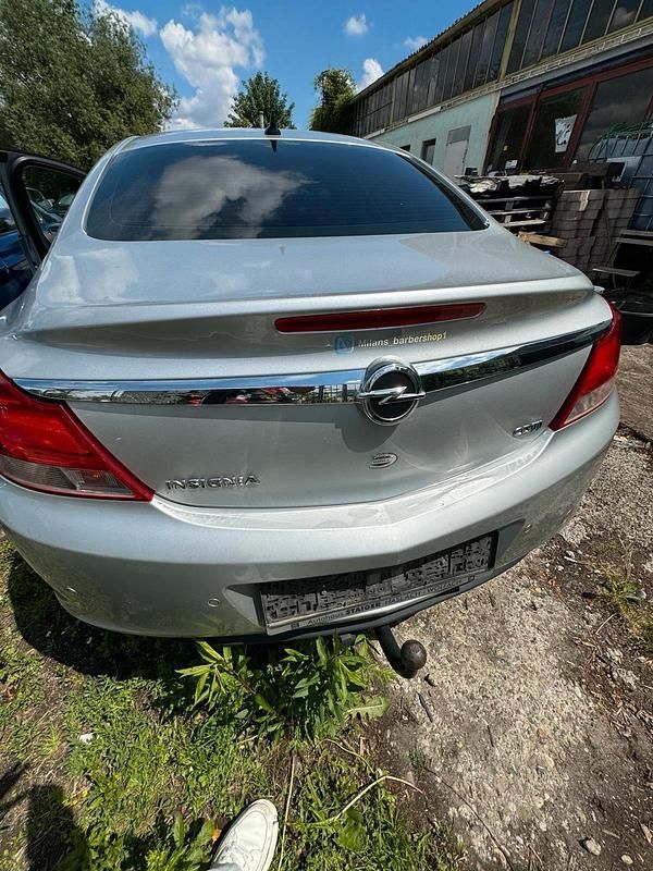 Gebraucht Opel Insignia 160 PS (117 kW) 2011 Silber Limousine