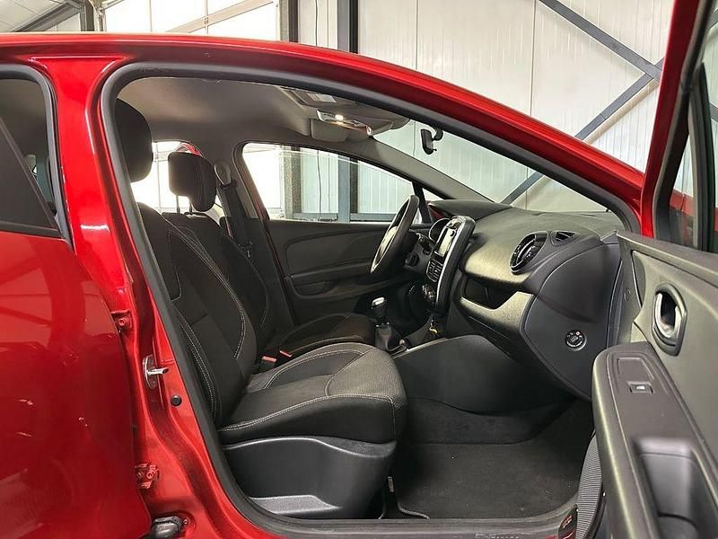 Gebraucht Renault Clio IV Zen 88 PS (64 kW) 2019 Rot Limousine