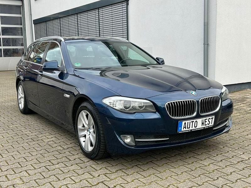 Gebraucht BMW 530 Sport Line 258 PS (189 kW) 2012 Blau Kombi