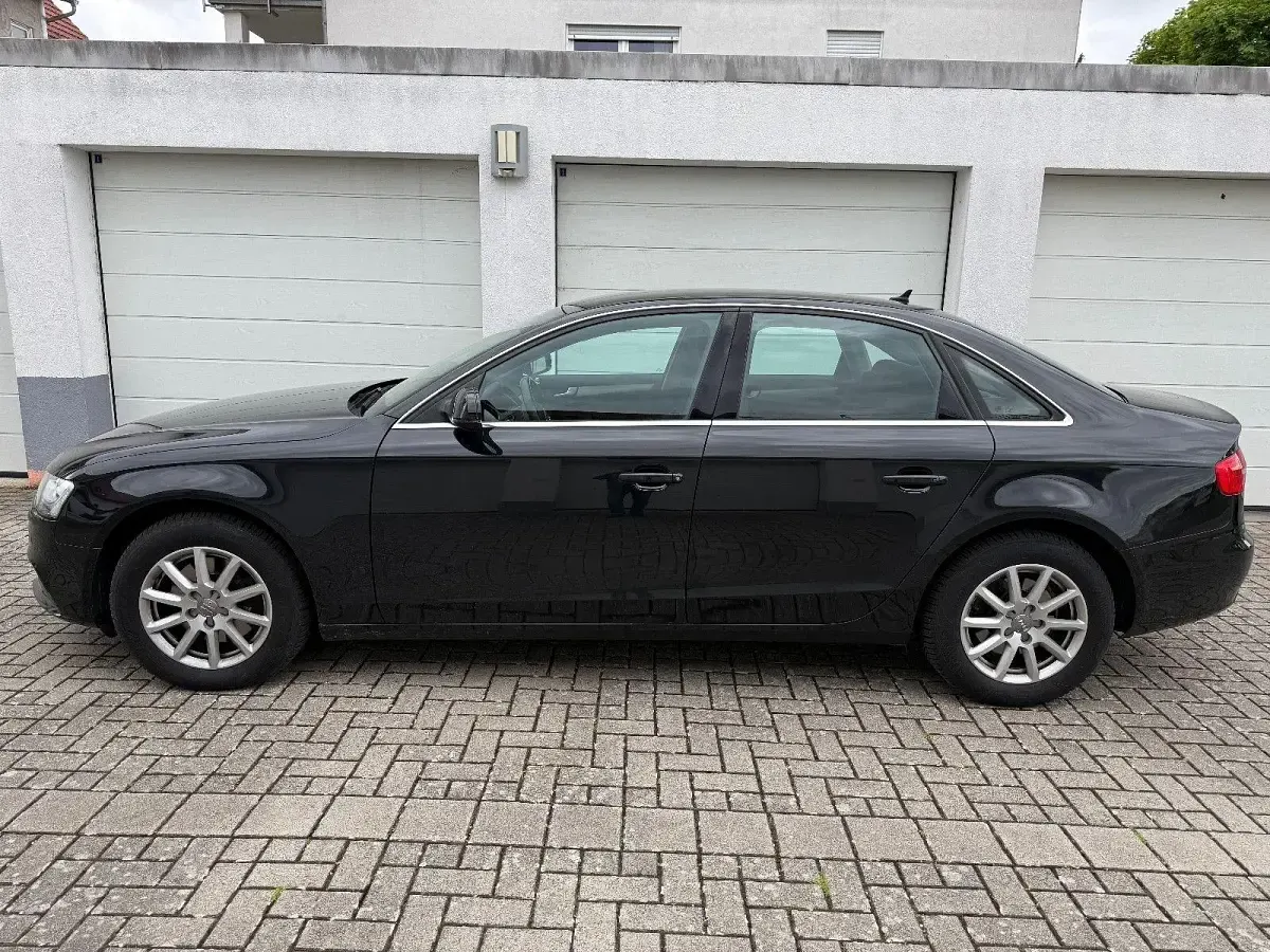 Gebraucht Audi A4 Ambition 177 PS (130 kW) 2014 Schwarz Limousine