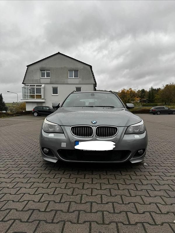 Silber Gebraucht 2009 BMW 530 M Sport Kombi | 4.000 € (Fairer Preis) - Bild 1/4