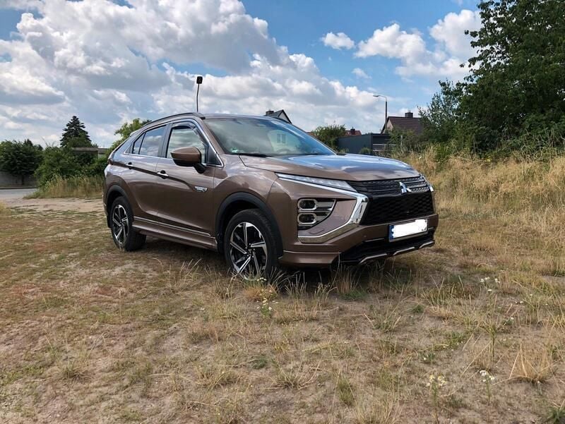 Braun Gebraucht 2022 Mitsubishi Eclipse Cross SUV | 23.700 € (Guter Preis) - Bild 1/4