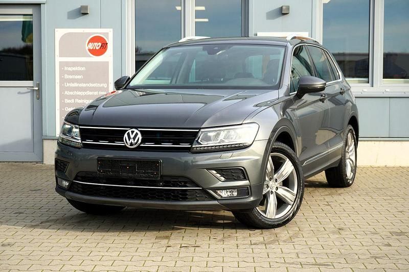 Grau Gebraucht 2019 VW Tiguan Highline SUV | 21.689 € (Fairer Preis) - Bild 1/4