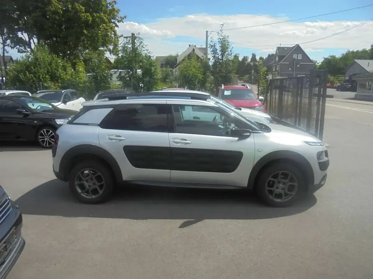Gebraucht Citroën C4 Shine 99 PS (72 kW) 2017 Aluminiumgrau/meta SUV