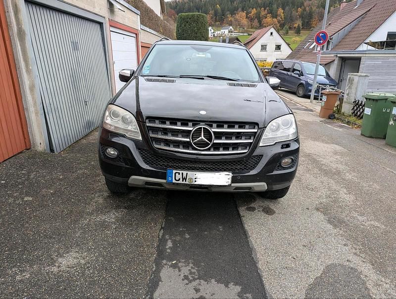 Schwarz Gebraucht 2009 Mercedes ML320 SUV | 6.500 € (Guter Preis) - Bild 1/4