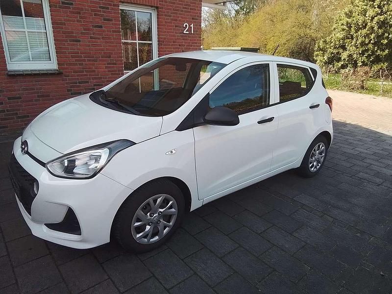 Gebraucht Hyundai i10 Select 67 PS (49 kW) 2019 Weiß Kleinwagen