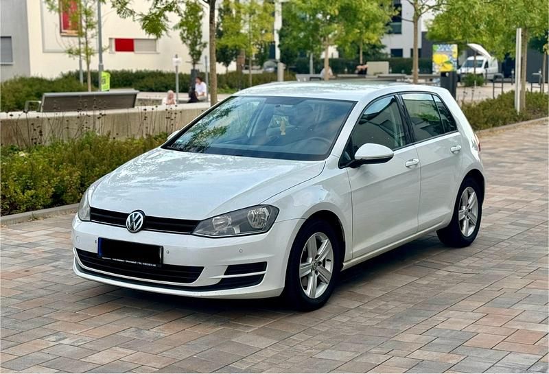 Weiß Gebraucht 2014 VW Golf VII Comfortline Kleinwagen | 7.399 € (Superpreis) - Bild 1/4