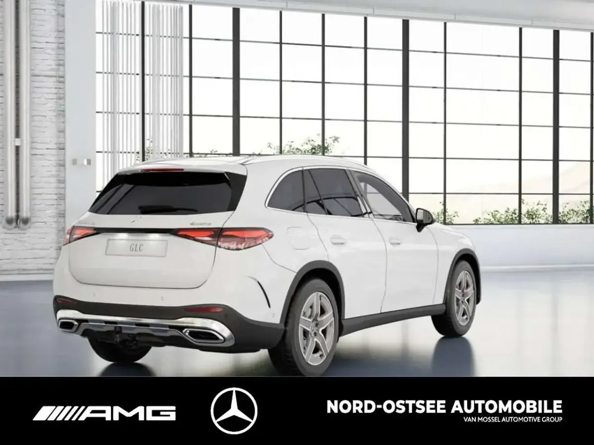 Gebraucht Mercedes GLC300 AMG 269 PS (197 kW) 2025 Polarweiß uni SUV
