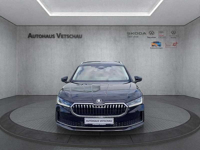 Gebraucht Skoda Superb Selection 193 PS (141 kW) 2024 Ebony schwarz (schwarz) Kombi